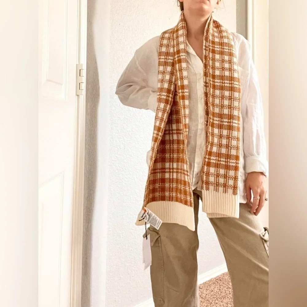 New! Timberland Tan and Cream Scarf wrap33889 NWT